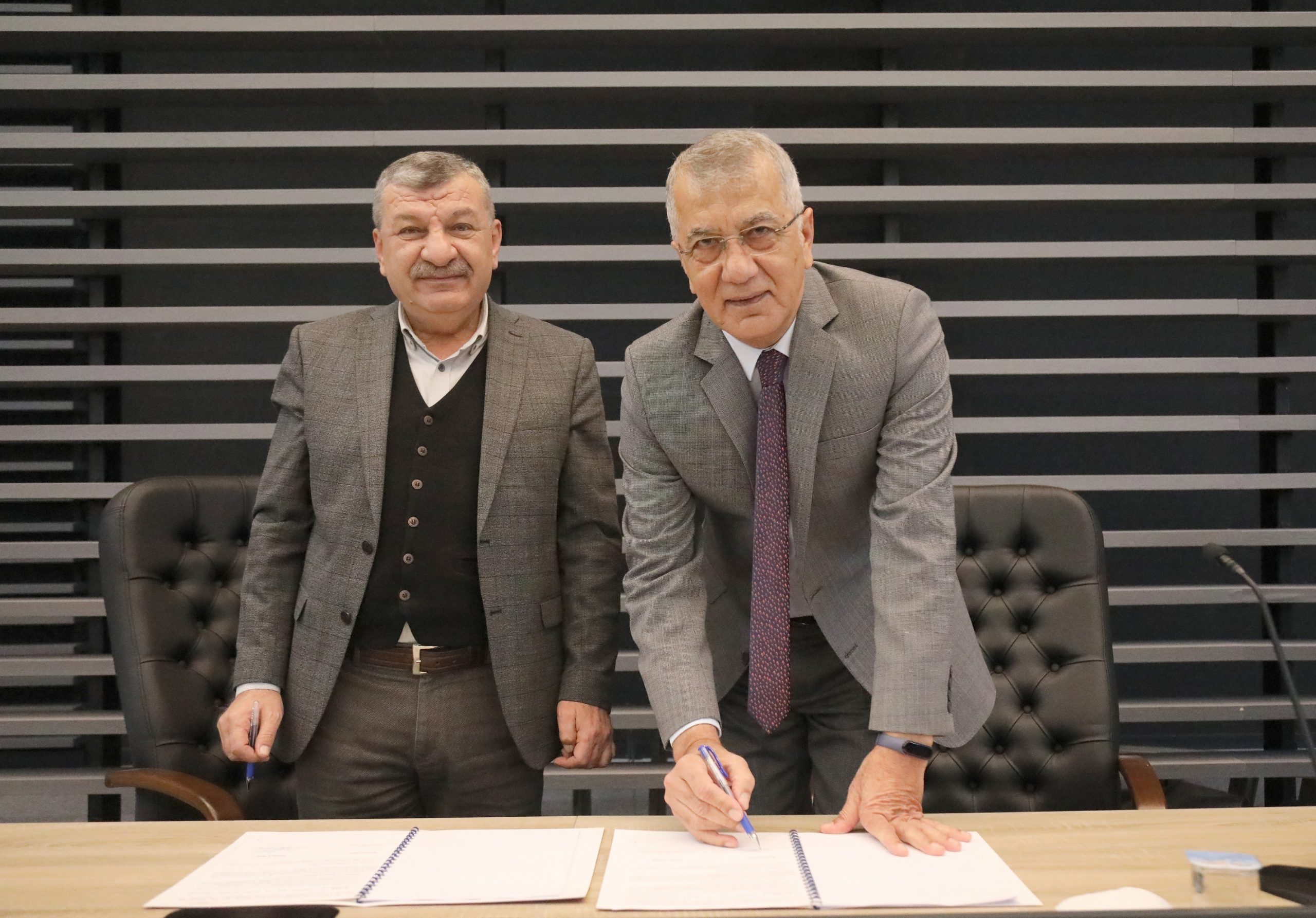 Mezitli Belediyesi’nde Çalışan Memurların Toplu Sözleşme Sevinci