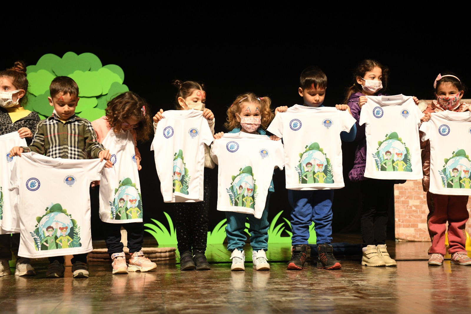 Minik çevreciler tiyatro oyununda buluştu;