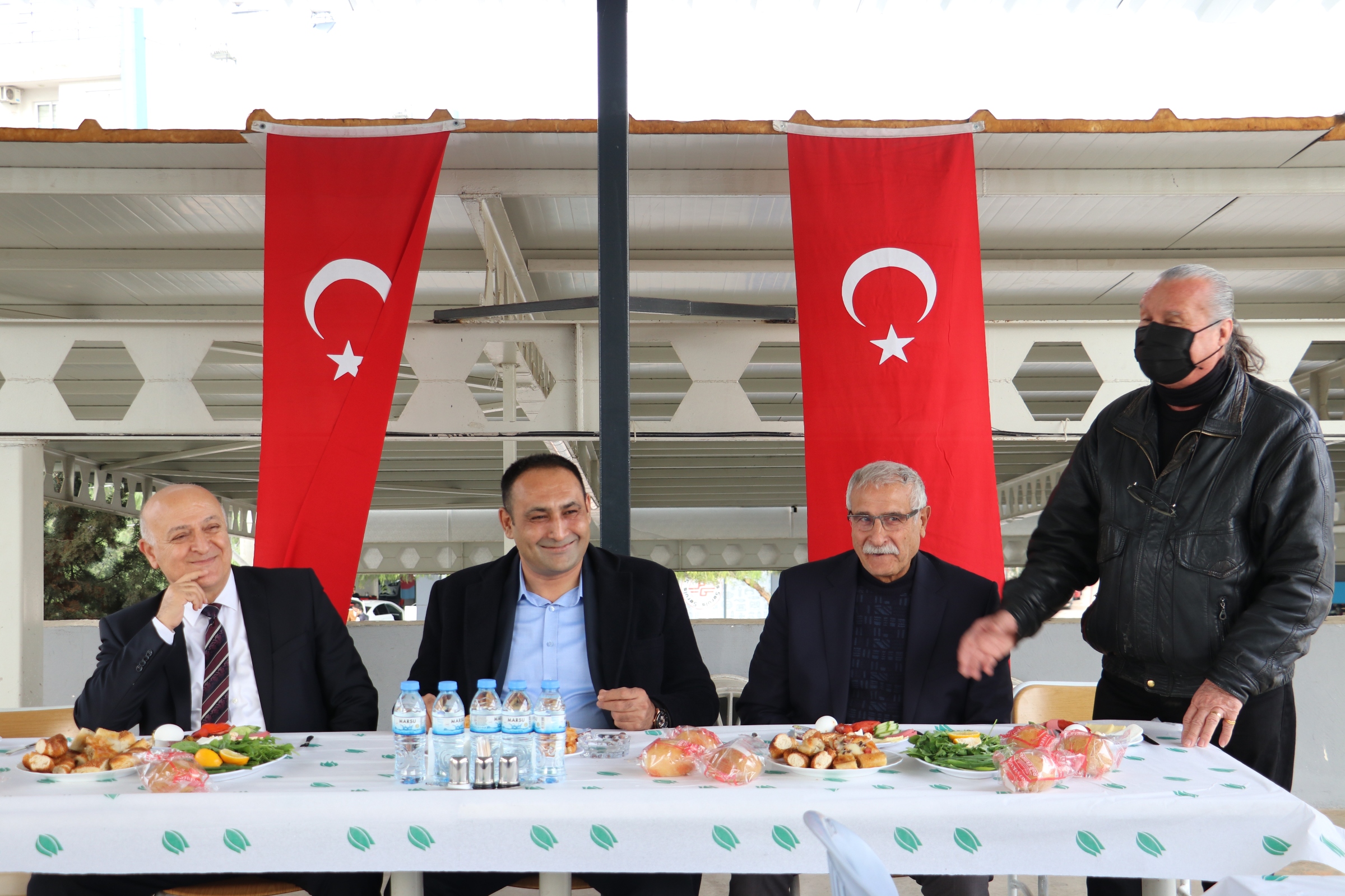 BAŞKAN YILMAZ, OTOMOTİV SEKTÖRÜNDE HİZMET VEREN ESNAFLA BİR ARAYA GELDİ;