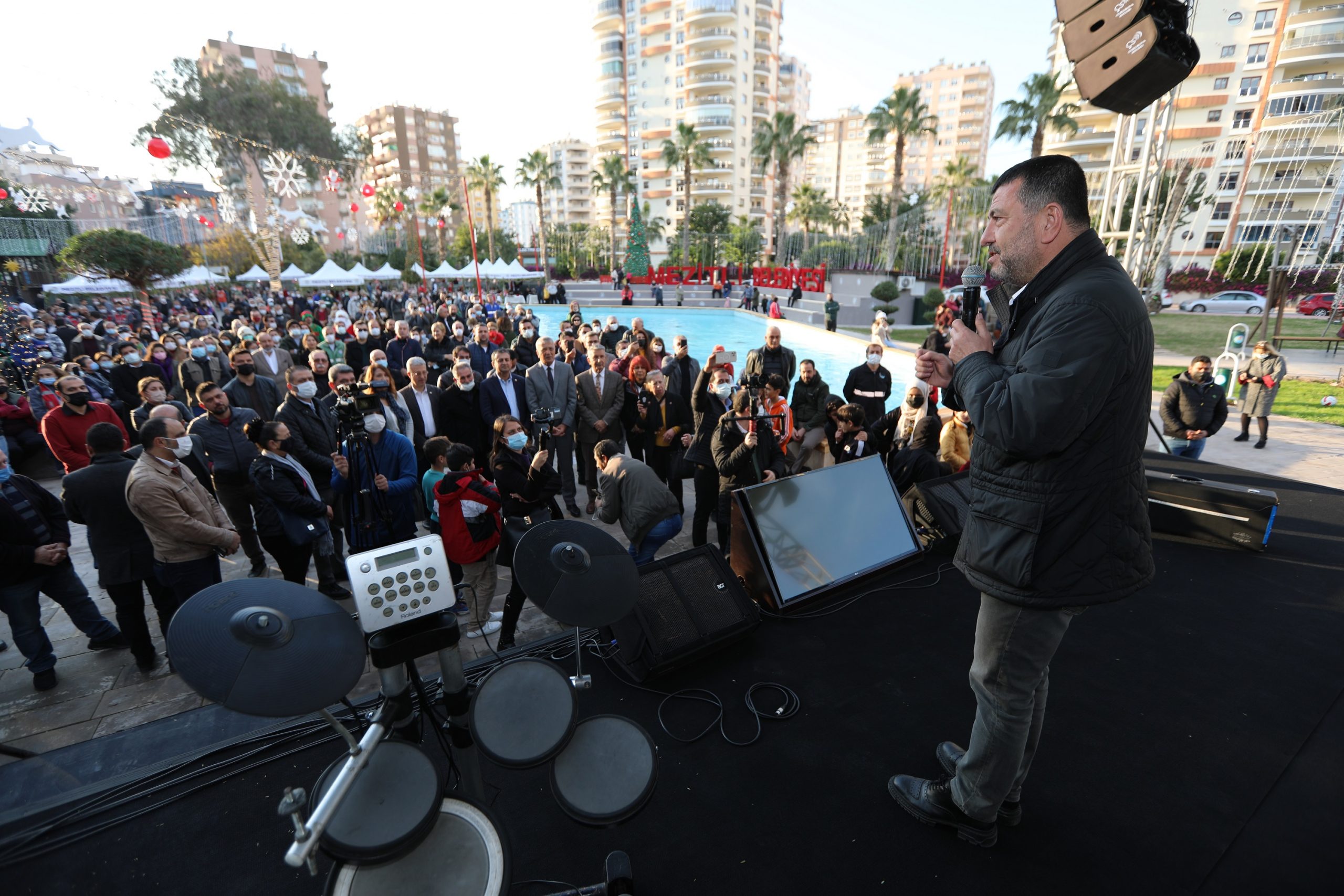 Mezitli’de Yılbaşı Eğlencesi Başladı