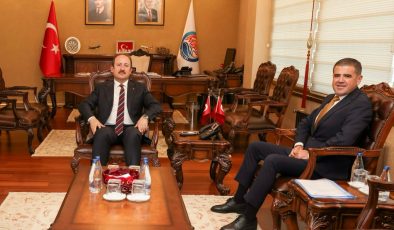 VALİ ALİMezitli Belediye Başkanı olarak seçilen Ahmet Serkan Tuncer, Valimiz Ali Hamza Pehlivan’a nezaket ziyaretinde bulundu.