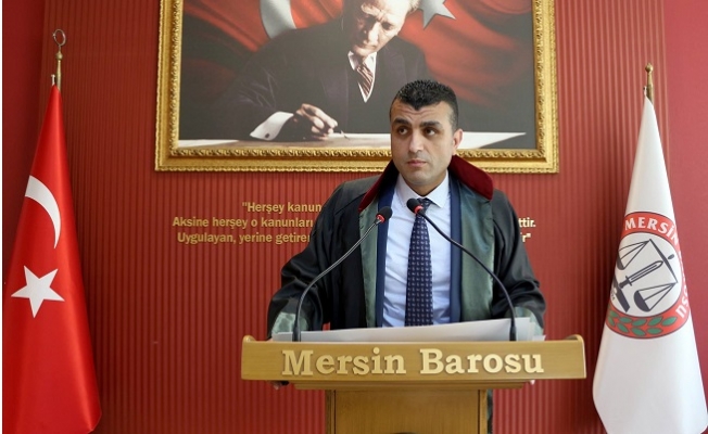 Mersin Barosu’nda Gazi Özdemir Yeniden Başkan Seçildi Mersin Barosu’nda gerçekleştirilen Olağan Genel Kurul seçimlerinde mevcut başkan Gazi Özdemir, rakiplerini geride bırakarak yeniden başkanlık görevine seçildi.