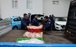 Etler, Mersin Büyükşehir Belediyesi’ne bağlı hayvan barınağına teslim edildi SAĞLIK KOŞULLARINA AYKIRI TAŞINAN 235 KİLOGRAM ET ELE GEÇİRİLDİ