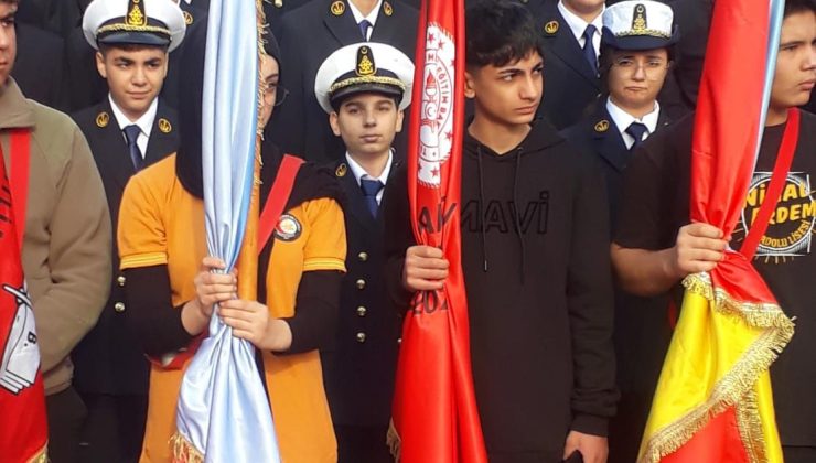 GENÇ DENİZCİLER 10KASIMDA  ATAMIZI ANDI