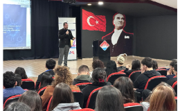 KARİYER MERKEZİ, ÖĞRENCİLERLE GELECEĞİN MESLEKLERİNİ KONUŞTU