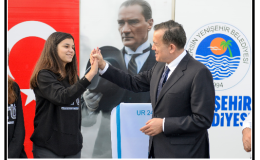 Lise öğrencilerinden Yenişehir Belediyesinin hayvan bakımevine mama bağışı