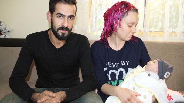 İzmir’deki Torbalı Devlet Hastanesinde dünyaya gelen ve iddialara göre muayene edilmeden taburcu olan Çınar bebeğin üç gün sonra makatının kapalı olduğu anlaşıldı. Ameliyata alınan bebeğin bağırsakları alınırken, olayla ilgili soruşturma başlatıldı.