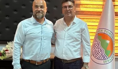 CHP Toroslar’da Kumpas Kuranlar Özgür Özel’e de Saldırmışlar  Mersin’in Toroslar ilçesinde geçmiş dönem CHP yönetiminde görev alan Fahri Ersoy’un sosyal medya üzerinden CHP Genel Başkanı Özgür Özel’e yönelik ağır hakaret içeren paylaşımı, örgüt içinde infial yarattı.