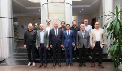 Mersin Üniversitesi Mühendislik Fakültesi Çevre Mühendisliği Bölümü emekli Öğretim Üyesi Prof. Dr. Sn. Halil Kumbur, Rektör Danışmanı Prof. Dr. Sn. İlker Fatih Kara, Fen Fakültesi Kimya Bölümü Fizikokimya Anabilim Dalı Başkanı Prof. Dr. Sn. Ahmet Murat Gizir ve Bölgesel İzleme Uygulama ve Araştırma Merkezi Müdürü Doç. Dr. Fikret Zorlu ile Tarsus Üniversitesi MTOSB Teknik Bilimler Meslek Yüksekokulu Yüksekokul Müdürü Doç. Dr. Sn. Salih Hakan Yetkin ve Yüksekokul Müdür Yardımcısı Doç. Dr. Fatma Uysal ile bir araya gelerek Üniversite-Sanayi işbirliği konularında fikir alışverişinde bulunduk.