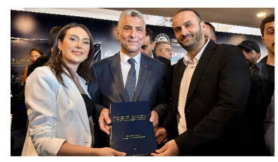 Doç. Dr. Özbozkurt ile Dr. Yeşilkuş, Nörostratejik Yönetim Projesini Ticaret Bakanı Prof. Dr. Ömer Bolat’a Sundu