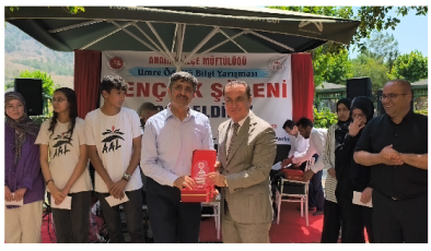 Kaymakam Bozdemir’den Öğrencilere Umre Sürprizi           Umre Ödüllü Bilgi Yarışması, Gençlik Şöleniyle Taçlandı.
