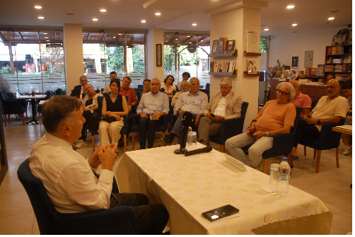 ERCAN GÜNEŞ GAZETECİ YAZAR SOKAK KİTAP EVİNDE YİTİP GİDEN KUŞAKLAR 78LİLER KİTABININ  İMZA GÜNÜNÜ DÜZENLEDİ.