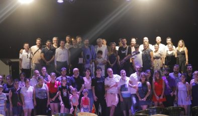 21 Haziran, tüm dünyada Dünya Güneş Günü olarak kutlanmakta. Biz de Makina Mühendisleri Odası Mersin Şubesi olarak bu özel günü yıllardır çeşitli etkinliklerle kutluyor, “Güneş Kenti Mersin” sloganımızı yaşatmaya devam ediyoruz. Mersin; yılda 300’den fazla güneşli günüyle, antik çağda “Soloi” yani “Güneş Kenti” olarak bilinen kimliğiyle, güneş enerjisi yatırımları için adeta doğal bir merkezdir.
