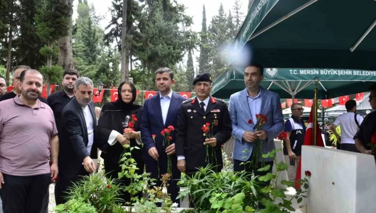 Mersin’de Jandarma Teşkilatının 186. kuruluş yıldönümü dolayısıyla Toroslar ilçesindeki şehir mezarlığında anma töreni düzenlendi. Törende, şehitler dualarla anılırken, mezarlarına gül ve karanfil bırakıldı.