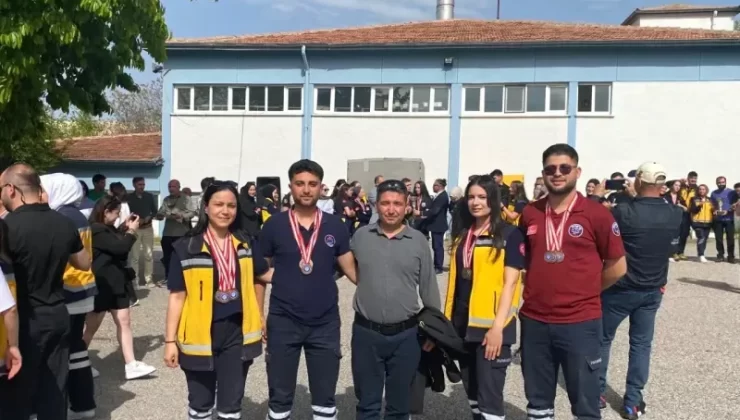Mersinli Paramedik Adaylarından Ulusal Yarışmada Üç Ödül
