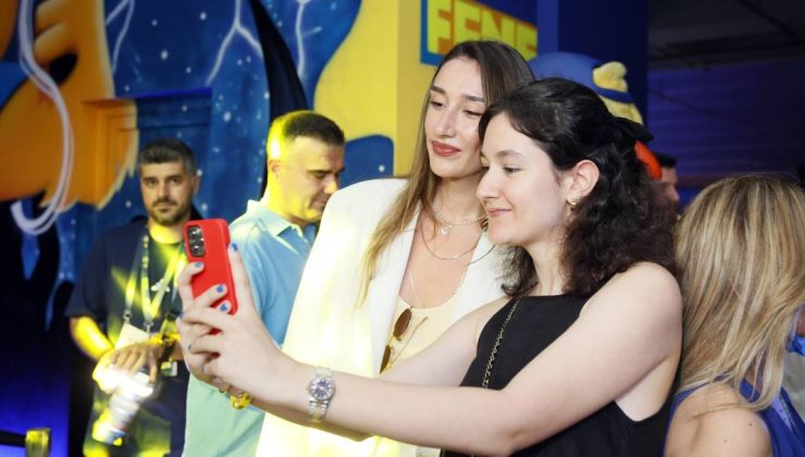 Hande Baladın beyazlar içinde bir anda ortaya çıktı: Geceye damga vurdu