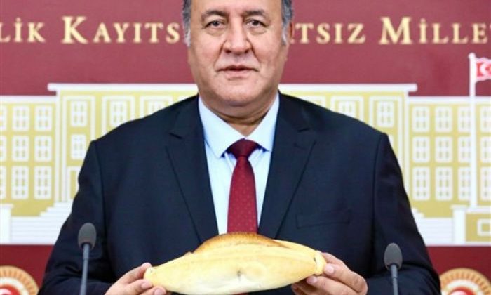 CHP’li Gürer: “Vatandaşın sofrasından bu yılın başından beri 295 ekmek eksildi