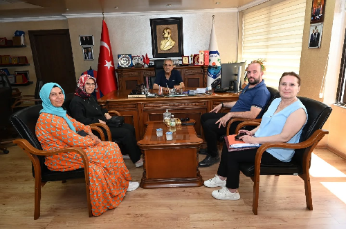 AKDENİZ İLÇE SEÇİM MÜDÜRÜ SEHER MUKUL,DAN ANLAMLI ZİYARET; BU ZİYARET İLE İLGİLİ AÇIKLAMA ŞU ŞEKİLDE OLDU;