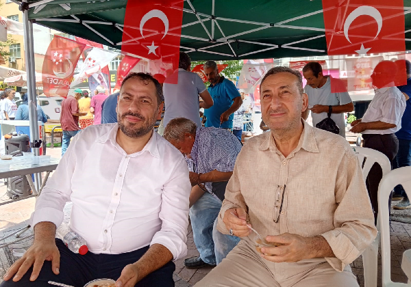 Toroslar ilçesi mitattoroğlu mahalle muhtarı FARUK DOĞAN aşure etkinliğine katıldı.