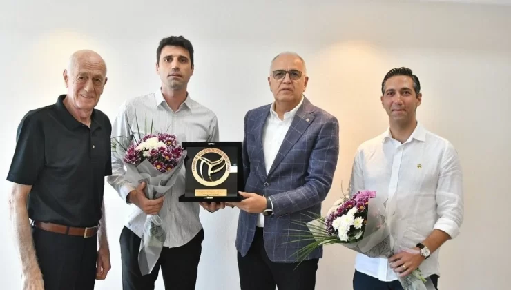 TVF Başkanı Üstündağ’dan, Umut Çakır ve Mert Karatop’a plaket