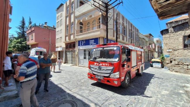 Olay, ilçeye bağlı Kızıl murat Mahallesi 2715 Sokak’taki bir evde meydana geldi