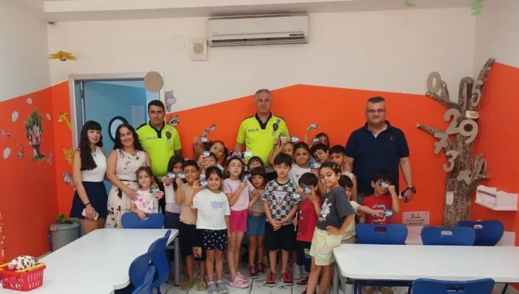 Mersin’de öğrencilere ve bakım merkezi çalışanlarına trafik güvenliği eğitimi verildi