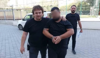 Samsun’un İlkadım ilçesinde, sokak ortasında dini nikahlı eşini darp eden ve tabancayla ateş eden şahıs, çıkarıldığı mahkemece tutuklandı.