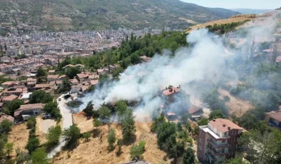 Tokat’ta boş arazide çıkan yangın evlere sıçramadan söndürüldü