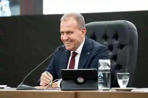 VAHAP SEÇER: HALKI SEVMEYEN AKDENİZ’DE BAŞKANLIK YAPAMAZ