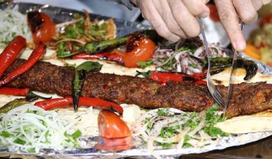 Adana Kebabında Şok! İçinden Ne Çıktı?