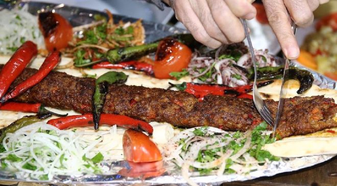 Adana Kebabında Şok! İçinden Ne Çıktı?
