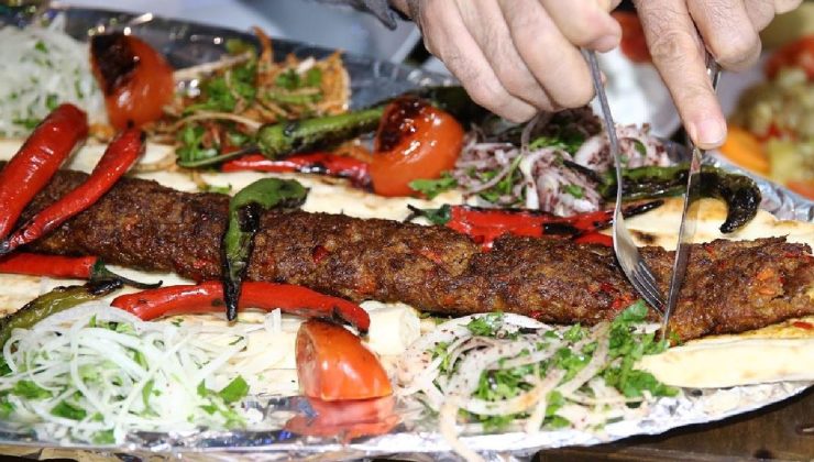 Adana Kebabında Şok! İçinden Ne Çıktı?