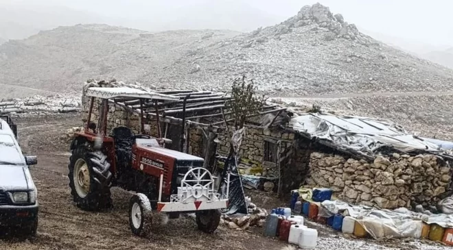 Mersin’de Anamur’un yüksek kesimlerine mevsimin ilk karı düştü