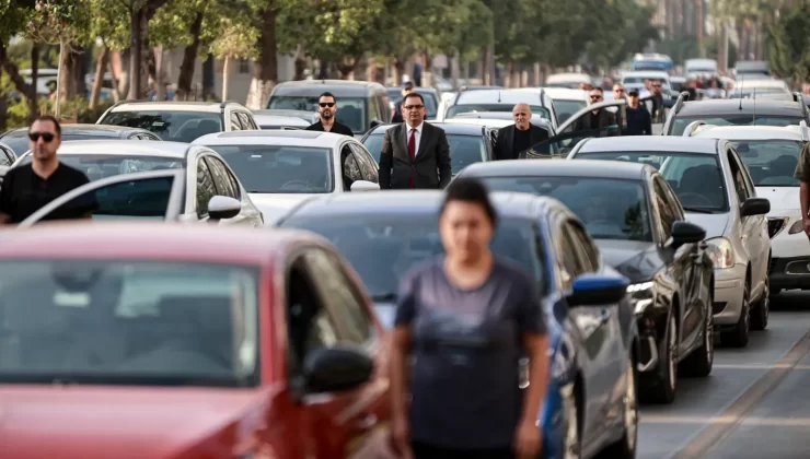 Sirenler çaldı, kalpler durdu: Mersin’de Atatürk’e vefa anı