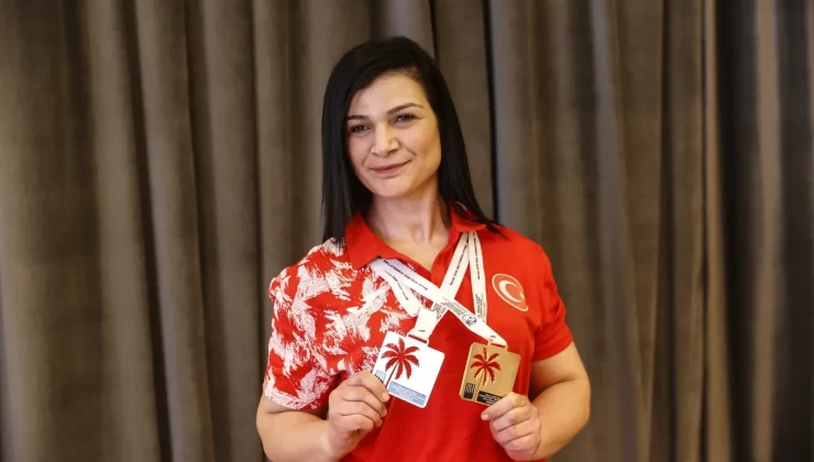 Mersin’de tarih yazdı: Gülistan Özdemir’in madalyalarla dolu yolu Mersin’de sahneye çıkan milli sporcu, azminin ve emeğinin karşılığını çifte madalya ile aldı. “Her hedef çalışmayla mümkün.” diyerek ilham verdi.