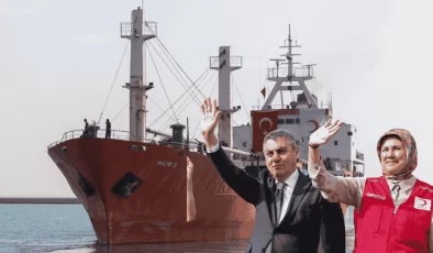 18’inci İyilik Gemisi Mersin’den Gazze’ye Yola Çıktı Kızılay, Gazze’ye yönelik insani yardımları taşımak üzere hazırlanan 18. İyilik Gemisi’ni Mersin Limanı’ndan uğurladı. İçerisinde yaklaşık 800 ton temel yardım malzemesi bulunan gemi, Gazze’deki Geminin uğurlama törenine, Mersin Valisi Atilla Toros, Kızılay Genel Başkanı Prof. Dr. Fatma Meriç Yılmaz ve diğer yetkililer katıldı. Törende konuşan Kızılay Genel Başkanı Yılmaz, Gazze’nin son yıllarda büyük bir insani kriz yaşadığını belirterek, bölgedeki açlık ve yoklukla mücadelenin devam ettiğini vurguladı. Kızılay’ın, Gazze’deki zor koşullara rağmen yardımlarını sürdürdüğünü ve birçok insana yardım ulaştırdığını söyledi. Bu gönderilen yardım malzemeleri arasında, 7.500 battaniye, 50.000 gıda kolisi ve 1 milyon kurban konservesi bulunuyor. Kızılay, sadece acil ihtiyaçları karşılamakla kalmayıp, Gazze’deki hastaneleri, temiz su temini ve gıda dağıtımını da destekliyor. Ayrıca, Gazze halkının yaşam mücadelesini hafifletmek amacıyla kışlık malzemeler gönderiliyor. kış hazırlıkları için gıda, battaniye ve diğer hayati ihtiyaçları taşıyor. Kızılay, Gazze’ye yönelik yardımlarını aralıksız sürdürmeyi planlıyor ve kalıcı bir ateşkes sağlanması temennisinde bulunuyor. Törende yapılan duaların ardından, 18. İyilik Gemisi Gazze’ye doğru yola çıktı.