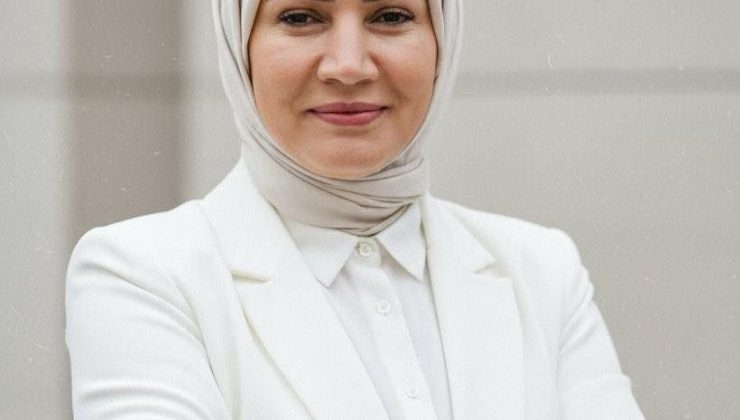 Gülnar’da yeni dönem: Ak Parti’li huriye özer başkan yardımcısı oldu