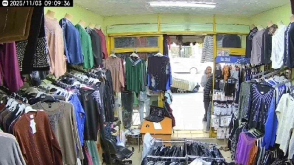 Mankenin üstündeki 1000 TL’lik montu kendi malıymış gibi gitti