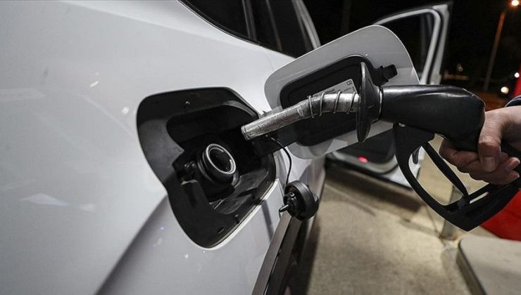 Benzin ve motorine zam kesinleşti: İşte 2026’nın ilk fiyatları!