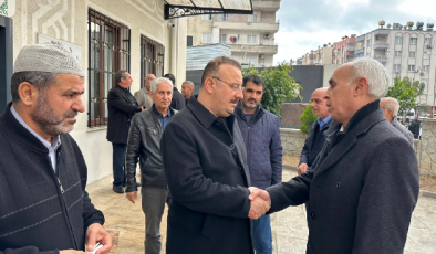 AK PARTİ TOROSLAR’DA VEFA VE DAYANIŞMA: BAŞKAN ÇOKKESER’DEN ANLAMLI ZİYARET