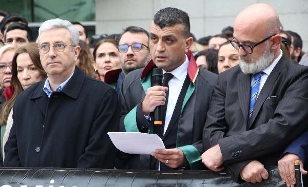 MERSİN BAROSU: “BU BİR MESLEK MESELESİ DEĞİL, HUKUKUN YAŞAMA MESELESİDİR”