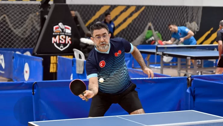 88 yaşındaki sporcu damga vurdu: Mersin’de Veteran masa tenisi turnuvası nefes kesti
