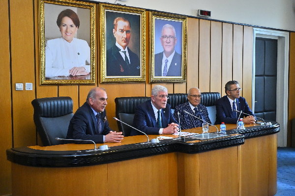 İYİ PARTİ’DE MERSİN ÇIKARMASI: KOCAMAZ VE ÖZDENİZ EL ELE!