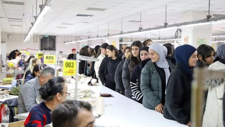 Mersin’de Moda Tasarım Öğrencilerine “Saha Dersi”