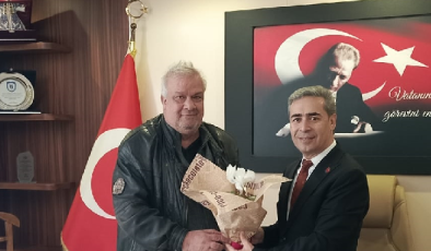 ÖZYAR Mersin Postası İmtiyaz Sahibi Murat Öztornacı, Mersin Emlakçılar Esnaf Odası Başkanlığına seçilen Aydın Karaduman’a hayırlı olsun ziyaretinde bulundu. Sektörel sorunların ve Mersin ekonomisinin