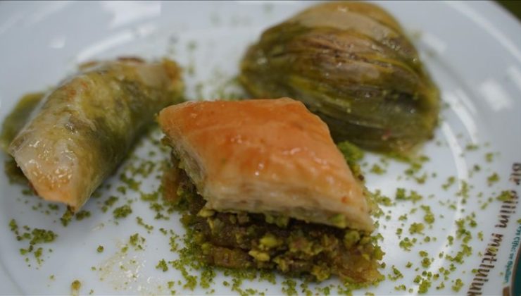 Mersin’de baklava fiyatı gündem oldu! Vatandaş vitrinde düşünüyor