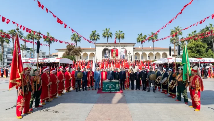 Mersin’de 103 yıllık gurur! Sokaklar coşkuyla doldu