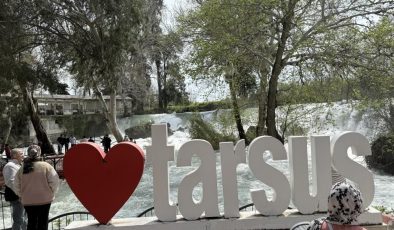 Tarsus şelalesi coştu! Yağışlar sonrası ziyaretçi akını başladı