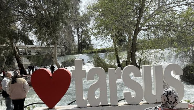 Tarsus şelalesi coştu! Yağışlar sonrası ziyaretçi akını başladı