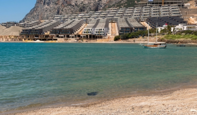 Akdeniz’in incisi Tisan beton ve çöpe teslim